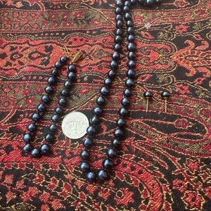 Elegant Black Pearl Necklace and Earring Set